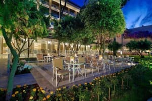 thumbnail: Outdoor dining