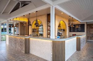 thumbnail: Bar (on property)