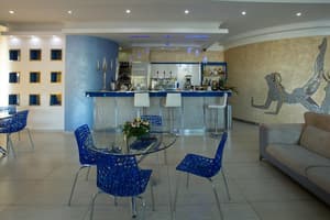 thumbnail: Bar (on property)