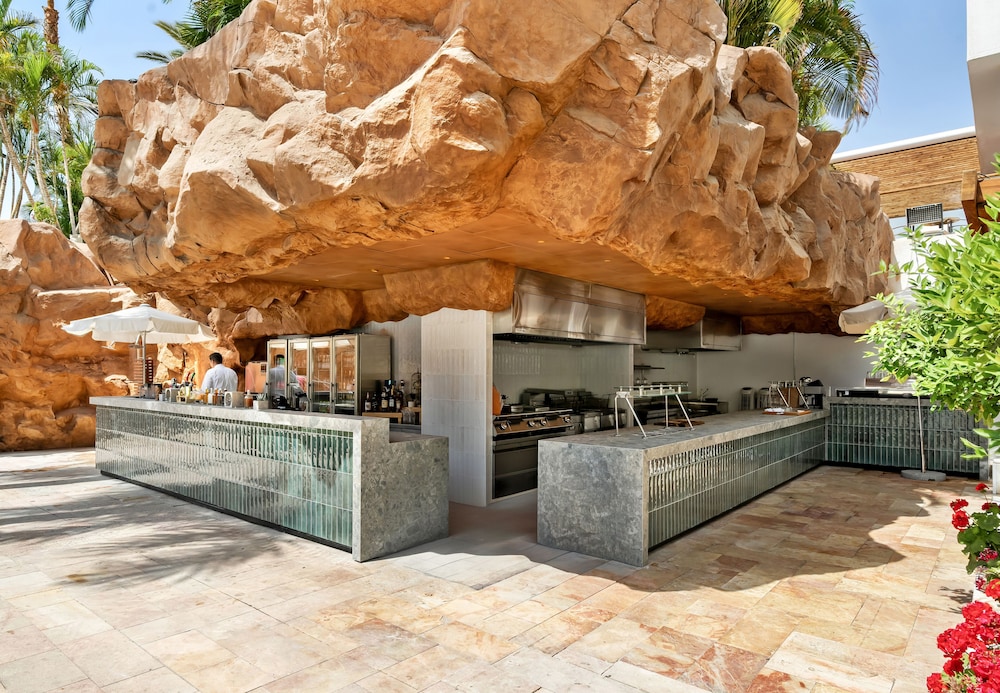 Poolside bar