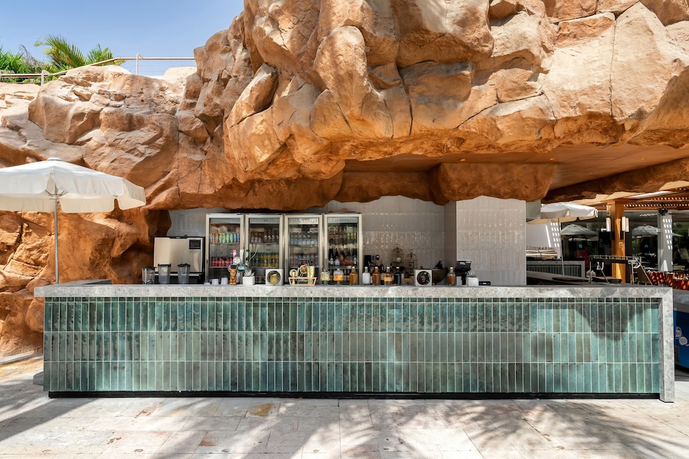 Poolside bar