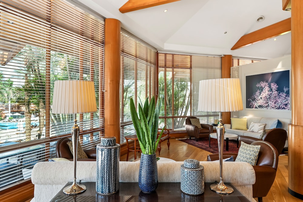 Lobby lounge