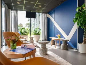 thumbnail: Lobby sitting area