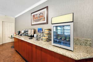 thumbnail: Breakfast area
