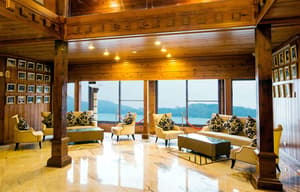 thumbnail: Lobby sitting area
