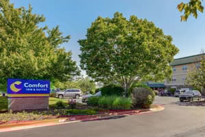 Comfort Inn & Suites Fayetteville - University Area