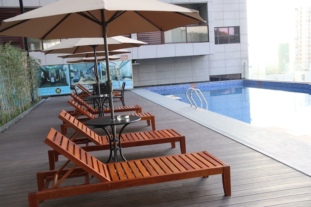 Rooftop pool