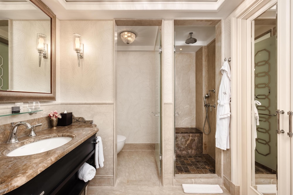 Bathroom shower