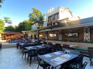 thumbnail: Restaurant