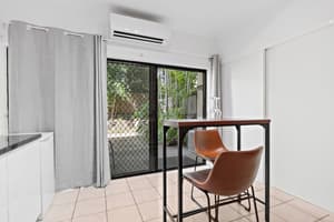 thumbnail: Outdoor dining