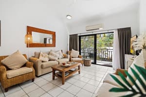 thumbnail: Front of property