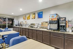 thumbnail: Breakfast area