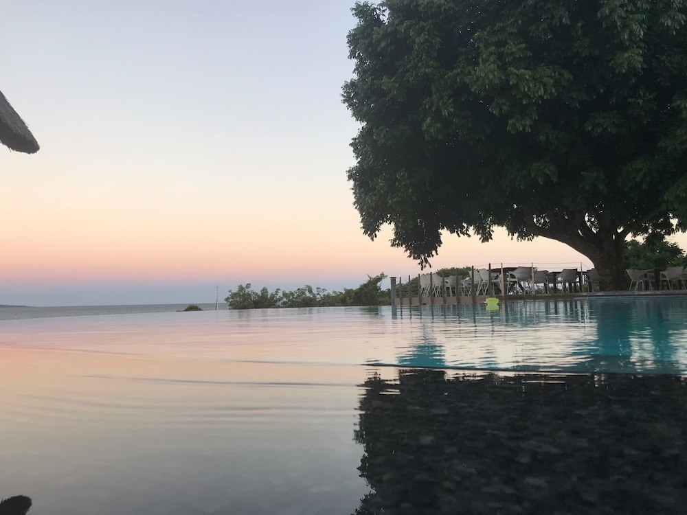 Infinity pool