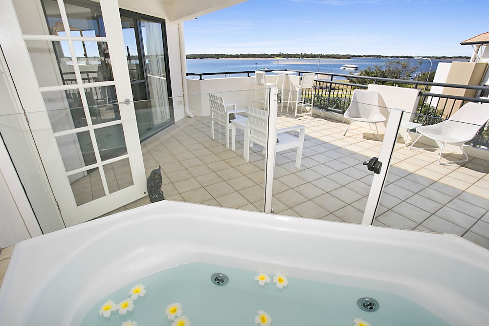 Jetted tub