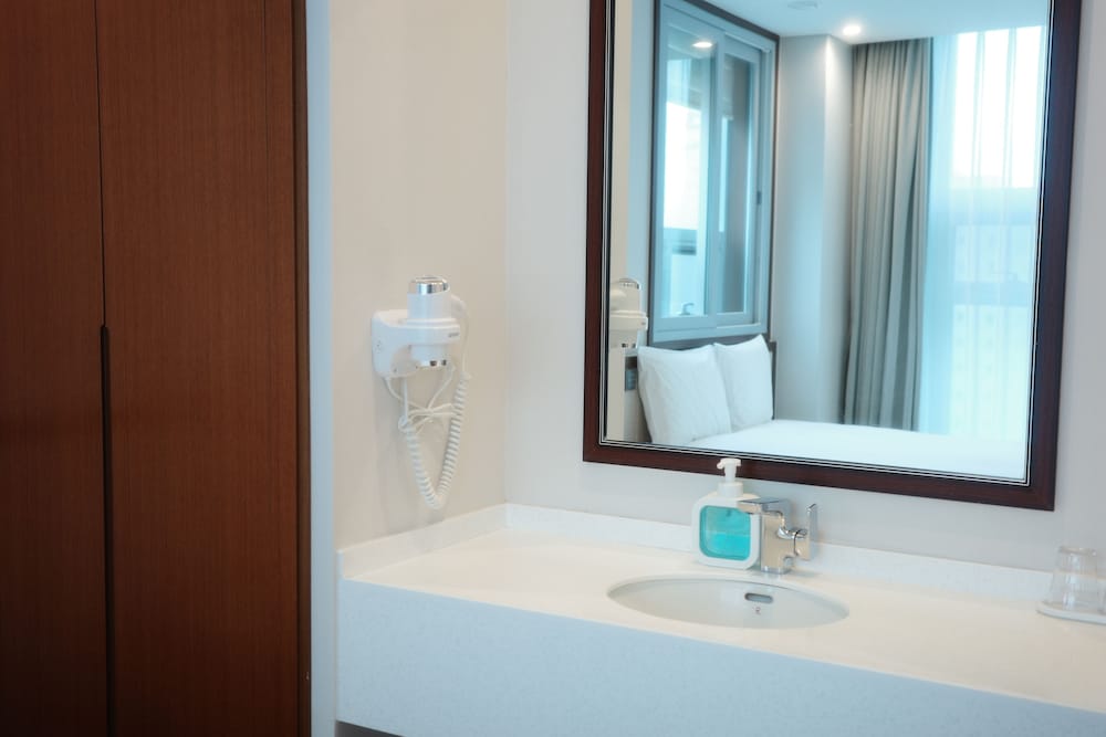 Deep soaking bathtub