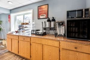 thumbnail: Breakfast area