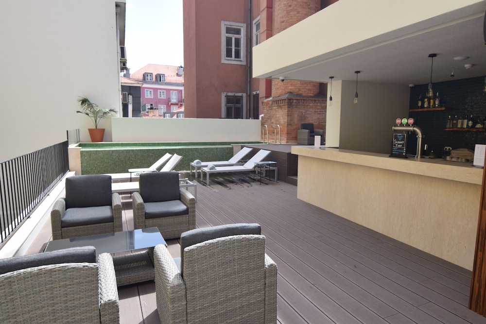 Poolside bar