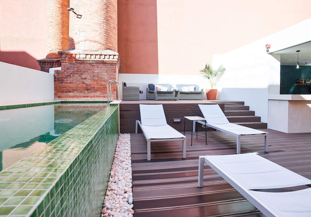 Infinity pool