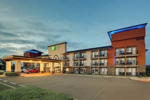 Holiday Inn Express Hotel & Suites Branson 76 Central