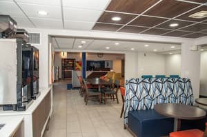 thumbnail: Breakfast area