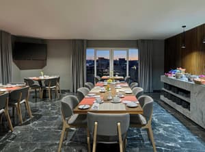 thumbnail: Bar (on property)