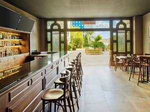 thumbnail: Bar (on property)