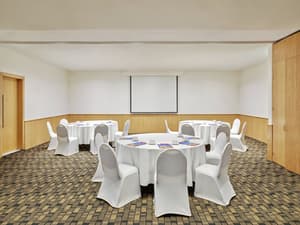 thumbnail: Business center