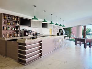 thumbnail: Bar (on property)