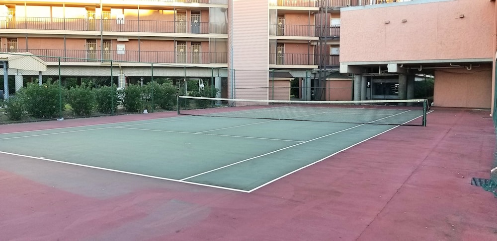 Tennis court