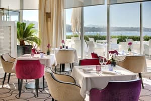 thumbnail: Outdoor dining