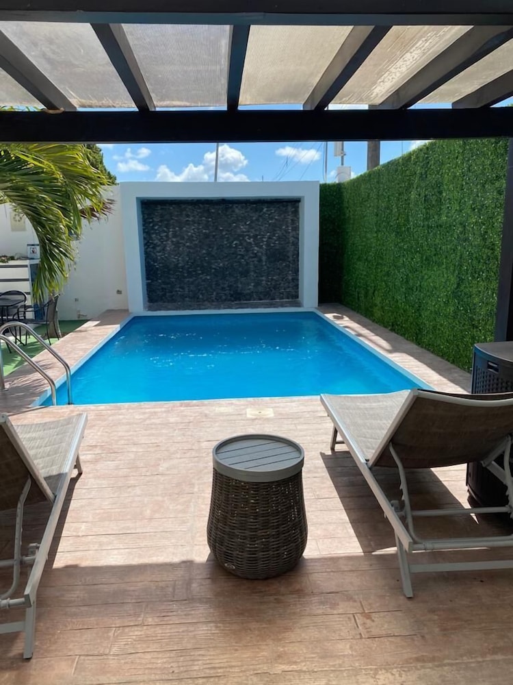 Pool waterfall