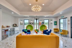 Hotel McCoy - Art, Libations, Pool Society