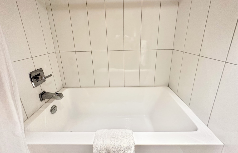 Jetted tub