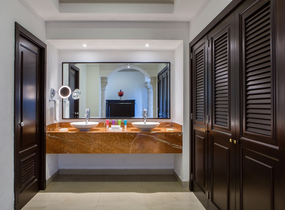 Bathroom sink