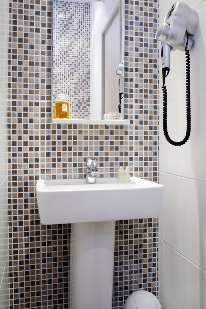Bathroom sink