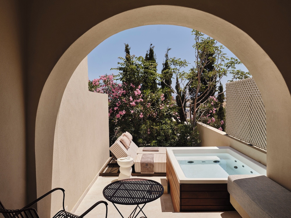 Private spa tub