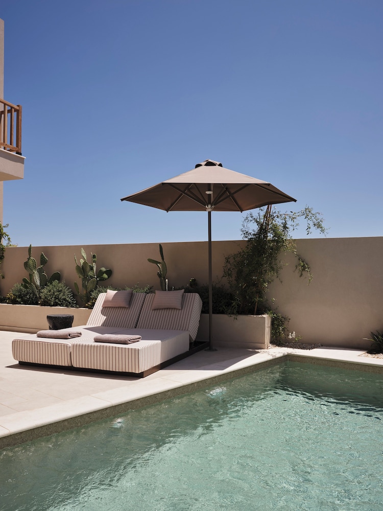 Private pool