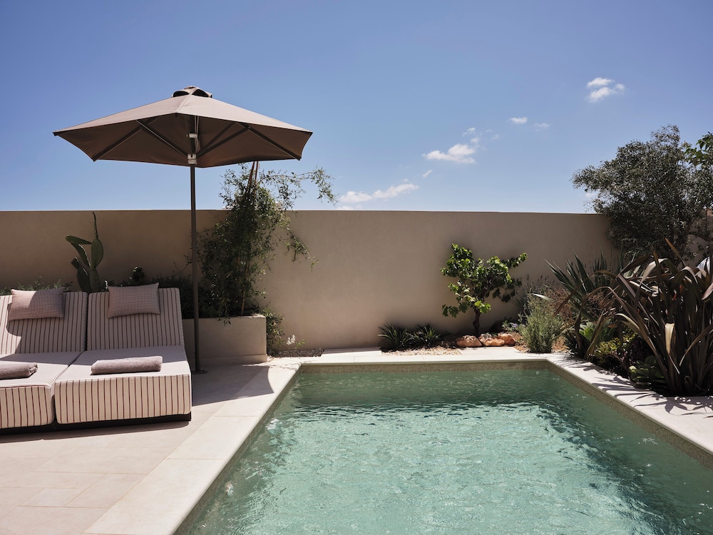 Private pool