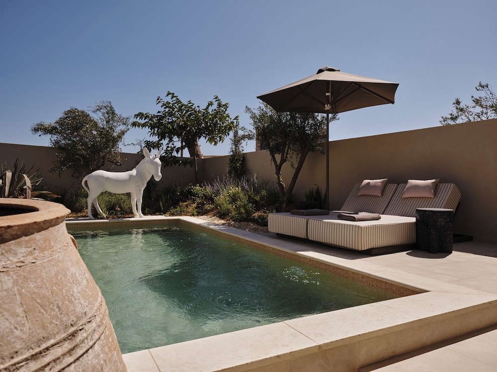Private pool
