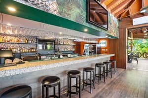 thumbnail: Bar (on property)