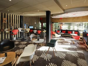 thumbnail: Bar (on property)
