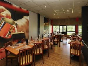 thumbnail: Restaurant