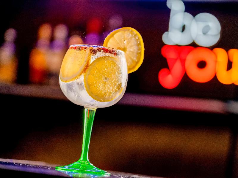 Bar