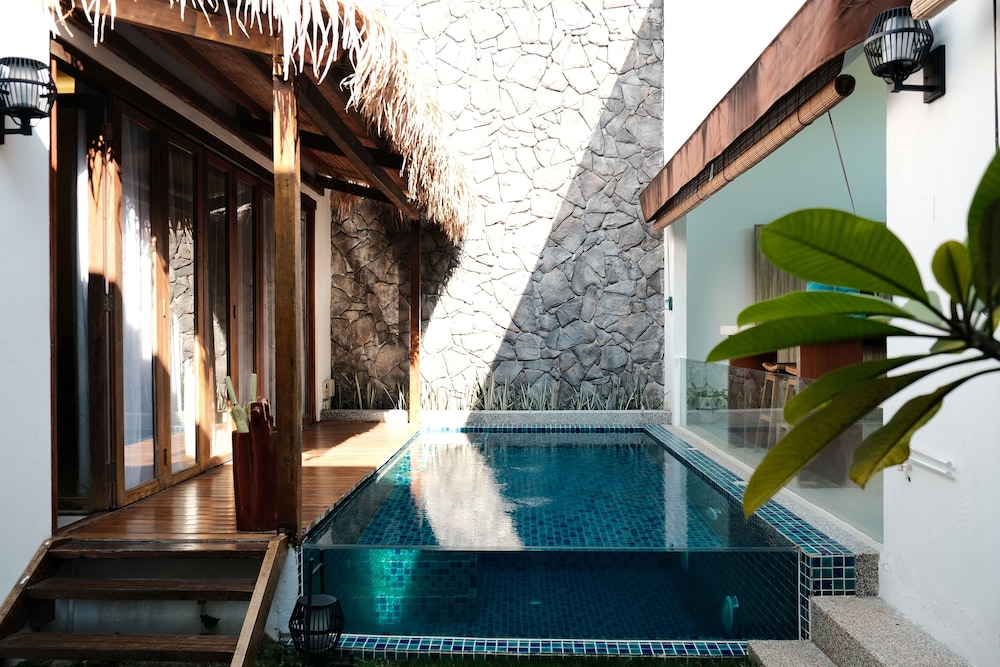 Private pool