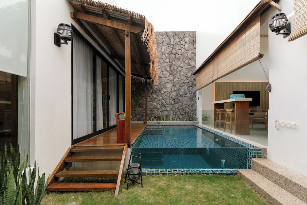 Private pool