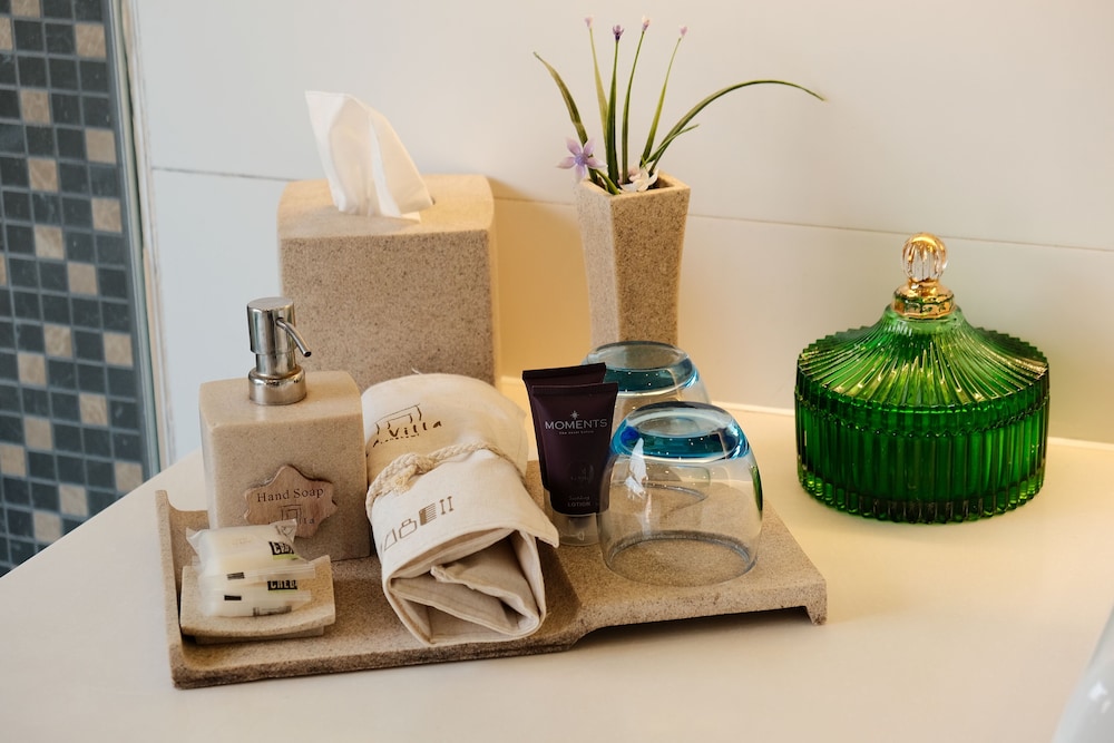 Bathroom amenities