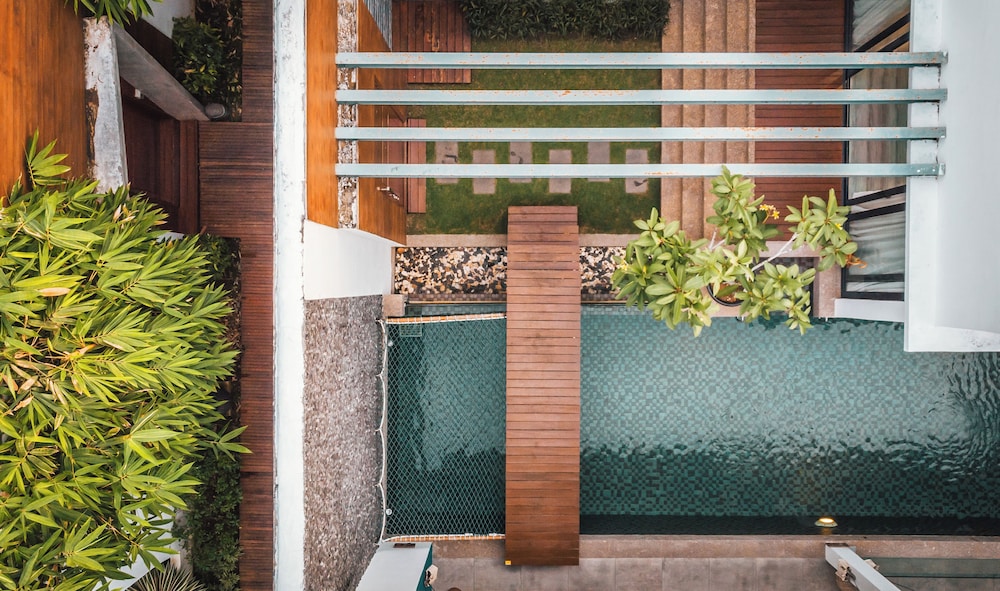 Private pool