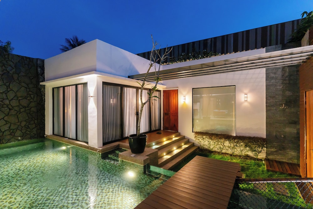 Private pool