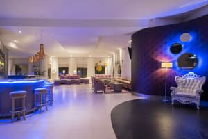 thumbnail: Bar (on property)