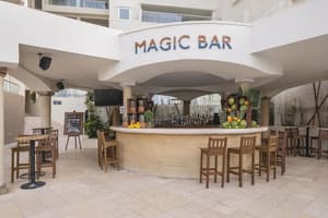 thumbnail: Poolside bar